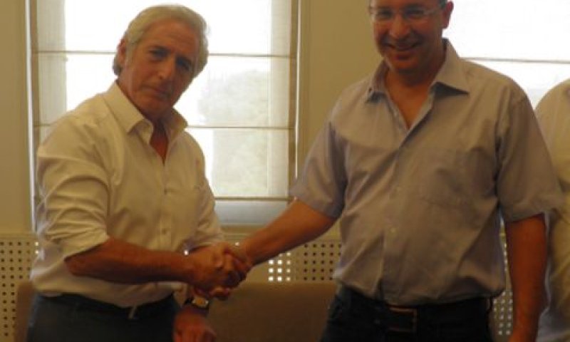: יו"ר ההסתדרות אבי ניסנקורן ומנכ"ל הארגון הארצי של מפעלי השמירה והאבטחה בישראל, פיני שיף [צילום: באדיבות ההסתדרות]