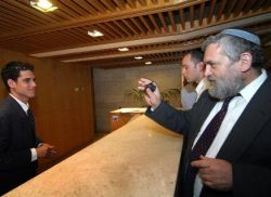 השר אלון במלון היאט