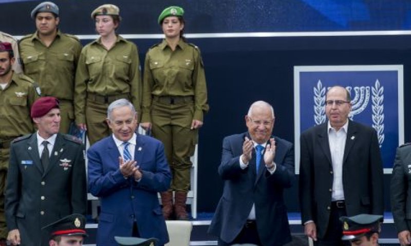 מימין: משה יעלון, ראובן ריבלין, בנימין נתניהו, יאיר גולן [צילום: יונתן זינדל/פלאש 90]
