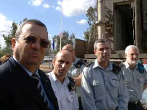 משמאל: שר הביטחון, אהוד ברק, מפקד יחידת לוט"ם, תא"ל אופיר שהם, ראש אגף התקשוב, האלוף עמי שפרן וסגן הרמטכ"ל האלוף דן הראל.