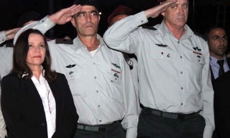 גנץ (מימין). נעמוד באתגרים [צילום: רביב פלג]