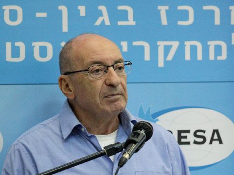 צבי מגן [צילום: יוני רייף]