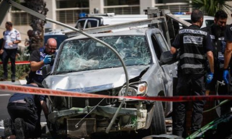 זירת הפיגוע ברמת החייל [צילום: מרים אלסטר/פלאש 90]