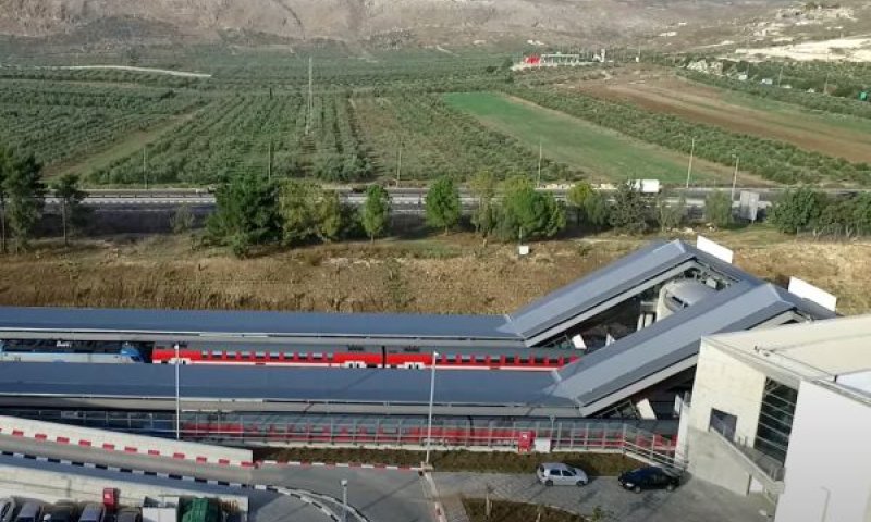 תחנת הרכבת בכרמיאל. רכבות מיוחדות לחרדים [צילום: יוטיוב]