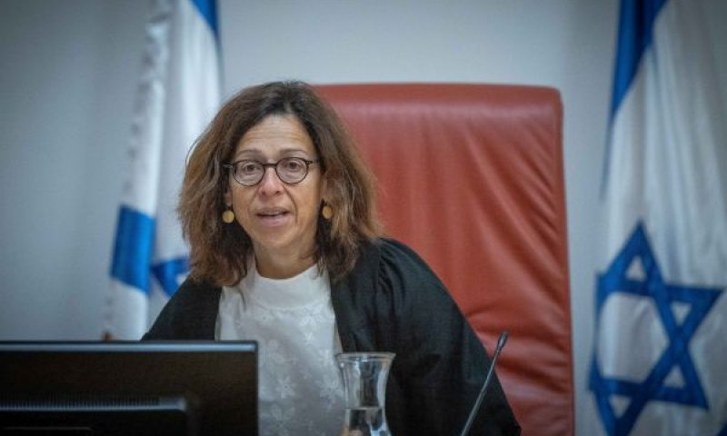 השופטת רונן. איזנה בין הצדדים [צילום: יונתן זינדל, פלאש 90]