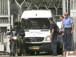 העברת האסירות הפלשתיניות [צילום: AP]