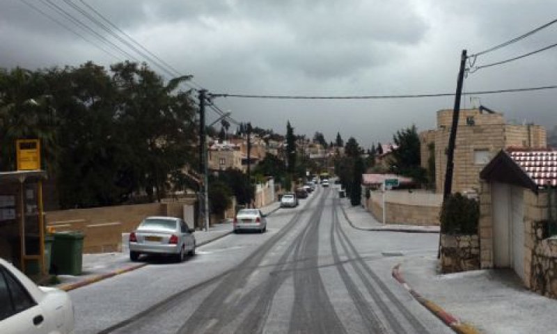 ברד במבשרת. העיקר לא לחנות על צהוב-אדום [צילום: פלאש 90]