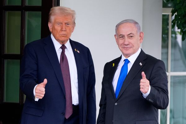 טראמפ ונתניהו בתחילת הפגישה [צילום: אלכס ברנדון/AP]