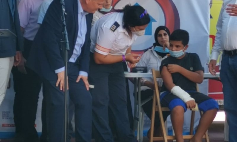 שר הבריאות הורוביץ בכפר קאסם, היום [צילום: משרד הבריאות]