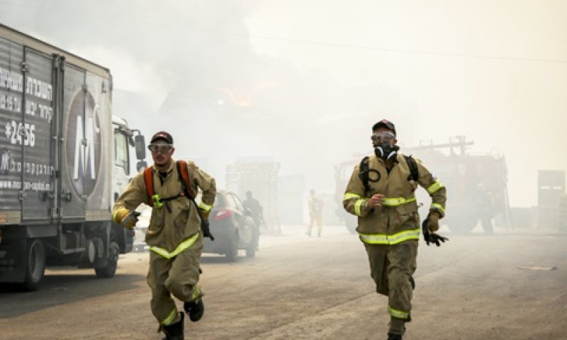 כוחות כיבוי האש בכניסה לירושלים [צילום: שלומי כהן, פלאש 90]