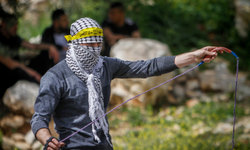 יידוי אבנים ביו"ש [צילום: נאסר אישתיה, פלאש 90]