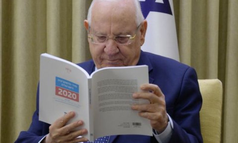 הנשיא מעיין במדד הדמוקרטיה [צילום: מארק ניימן/לע"מ]