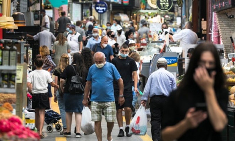 שוק מחנה יהודה. צפיפות רבה [צילום: אוליביה פיטוסי, פלאש 90]
