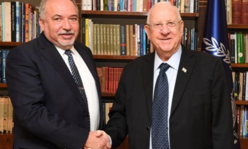 ריבלין וליברמן בפתח פגישתם [צילום: מארק ניימן, לע"מ]