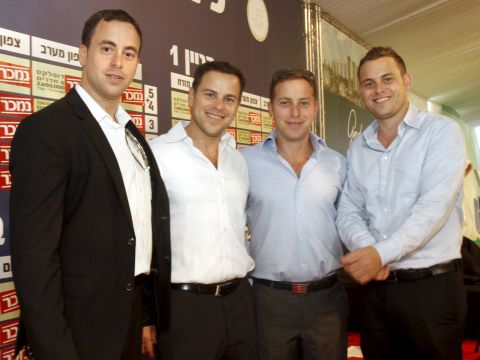 מנחם גינדי, גיא גינדי, אבי גינדי ורועי גינדי מבעלי חברת גינדי החזקות [צילום: יוסי אלוני]