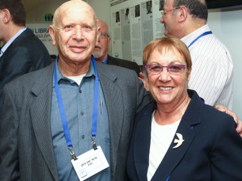 מימין לשמאל: אסתר לבנון, זאב נוימן נשיא המכללה למינהל [צילום: רונן טופלברג]