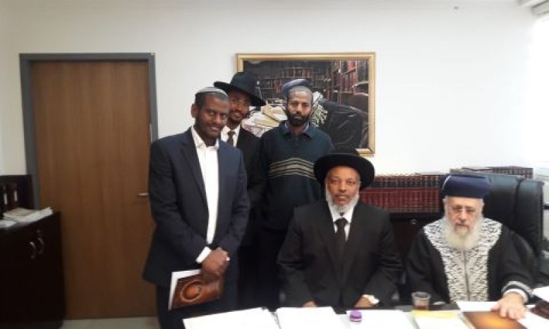 פגישת הראשון לציון עם רבנים מהעדה [צילום: המשרד לשירותי דת]