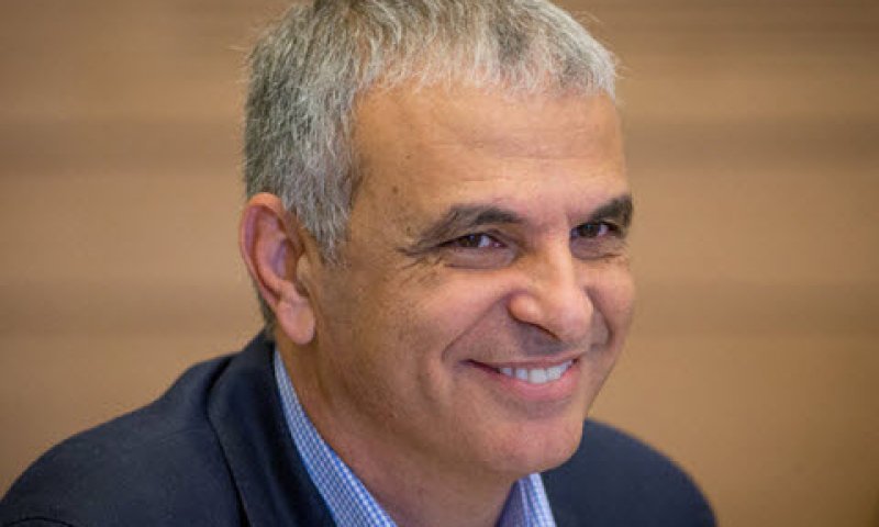 כחלון. "ההתקפות מחלישות" [צילום: יונתן זינדל/פלאש 90]