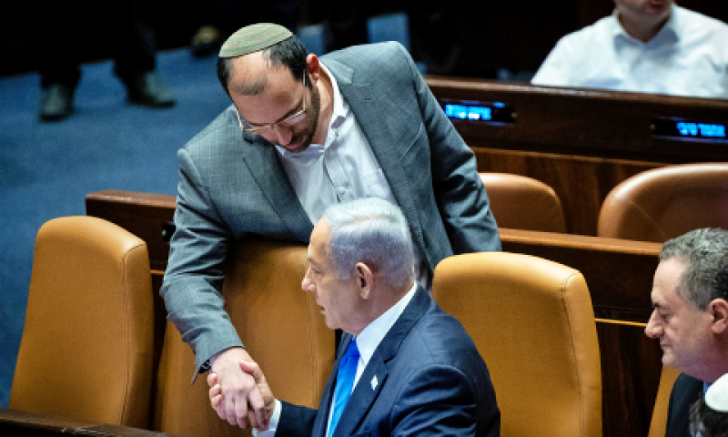 ראש הממשלה נתניהו ויו"ר ועדת החוקה רוטמן, היום בכנסת [צילום: יונתן זינדל, פלאש 90]