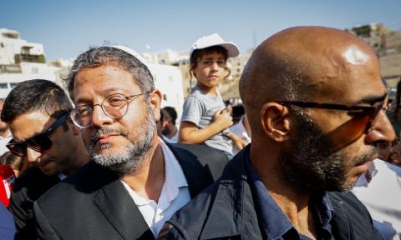 בן-גביר בדרכו להר הבית [צילום: אוליביה פיטוסי/פלאש 90]