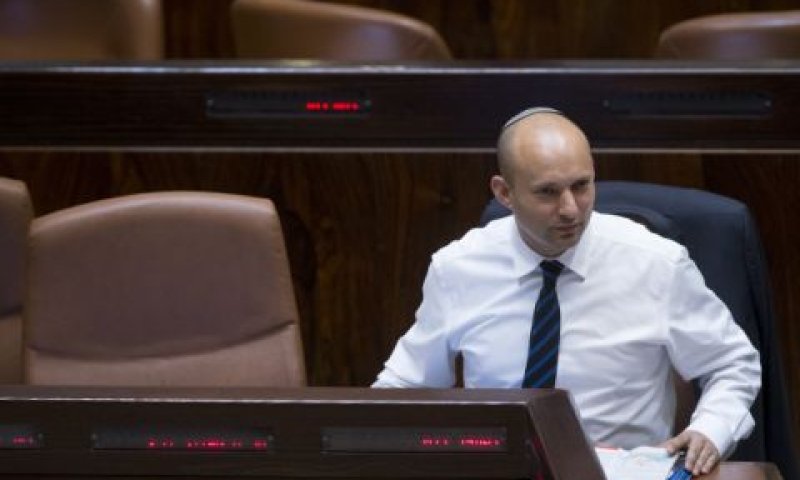 בנט. תוקף את נתניהו [צילום: יונתן זינדל/פלאש 90]