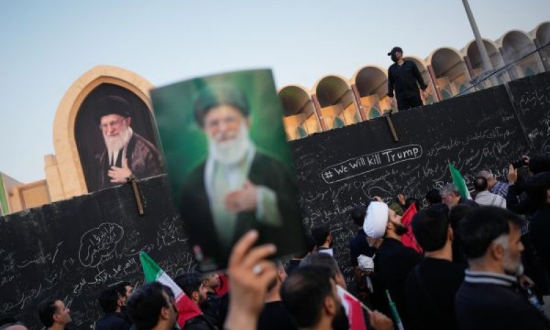 קריאות לרצוח את הנשיא טראמפ [צילום: AP/Altaf Qadri]