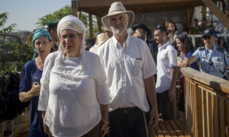 הוריה של הלל אריאל ז"ל בהר הבית [צילום: יונתן זינדל/פלאש 90]