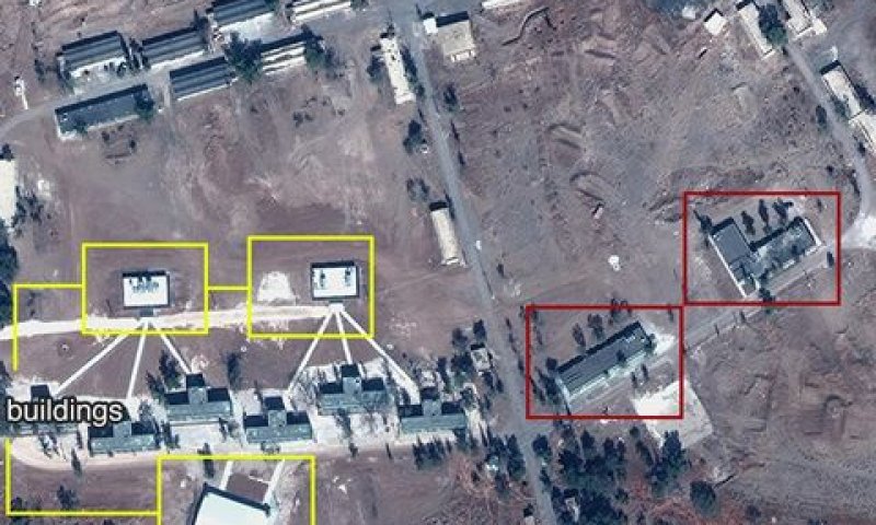 הבסיס שהופצץ בידי ישראל [צילום: Digital Globe, McKenze intelligence Services ,BBC]
