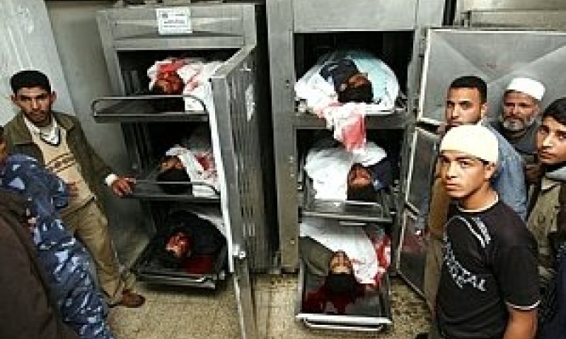 גופות המחבלים בחדר המתים [צילום: AP]