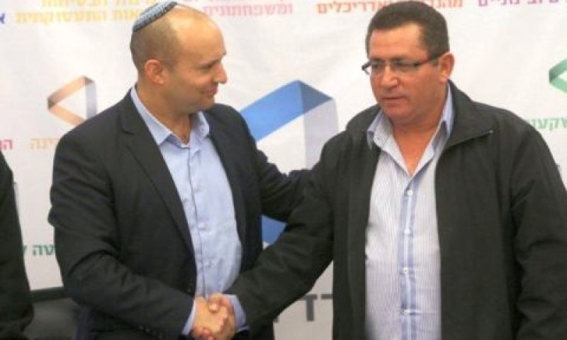 עופר עיני ונפתלי בנט בטקס החתימה [צילום: אביעד וייצמן]