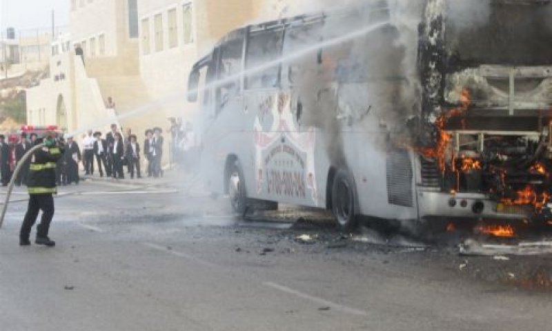 אוטובוס בוער בשכונת רמות בירושלים [צילום ארכיון: חיים הר-זהב/חדשות 24]