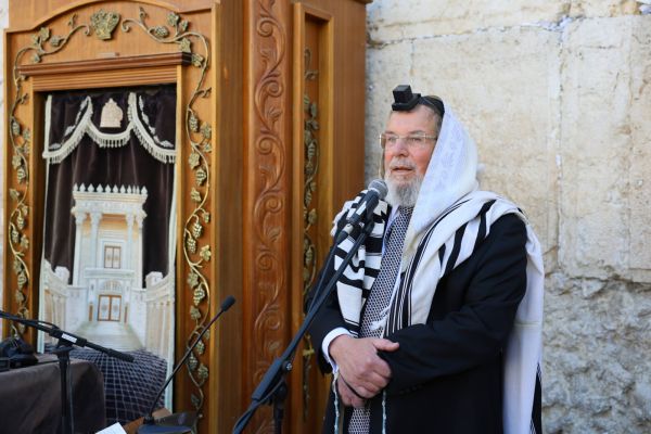 הרב בר. פסק הלכה חריף [צילום: הקרן למורשת הכותל המערבי]