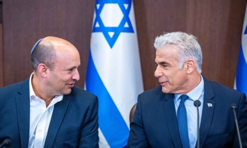 בנט הוציא 84 אלף שקל על מזון מוכן, לפיד לא הוציא על מעונו הפרטי [צילום: אוליביה פיטוסי, פלאש 90]