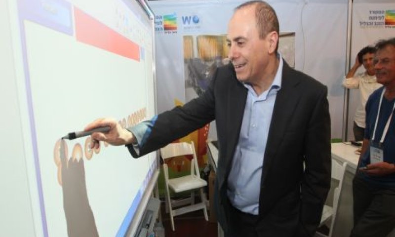השר סילבן שלום ביריד [צילום: עזרא לוי]