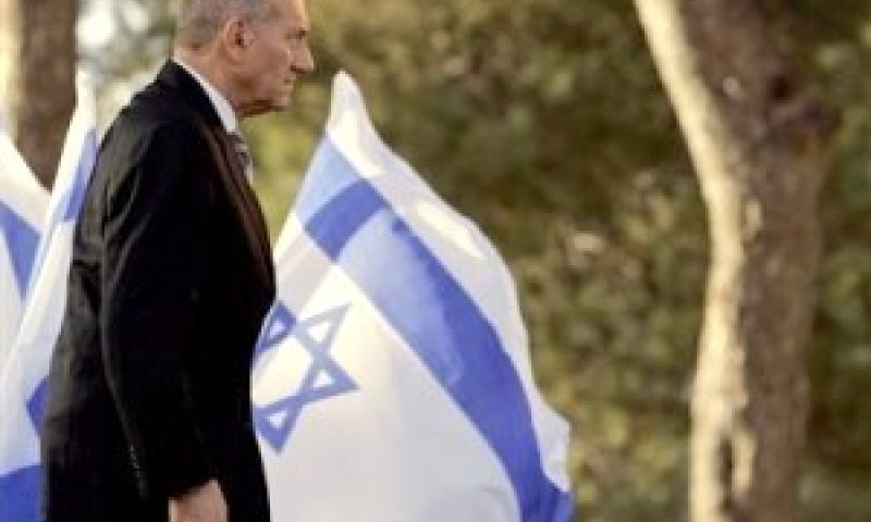 אולמרט אתמול בגבעת התחמושת [צילום: AP]