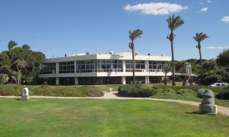 חדר האוכל בשדות ים [צילום: אבישי טייכר]
