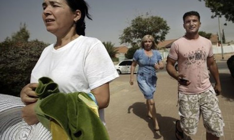 רצים למרחב המוגן [צילום: AP]