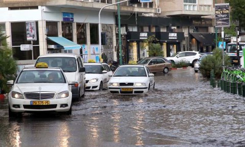 הצפות בתל אביב [צילום ארכיון: גדעון מרקוביץ/פלאש 90]