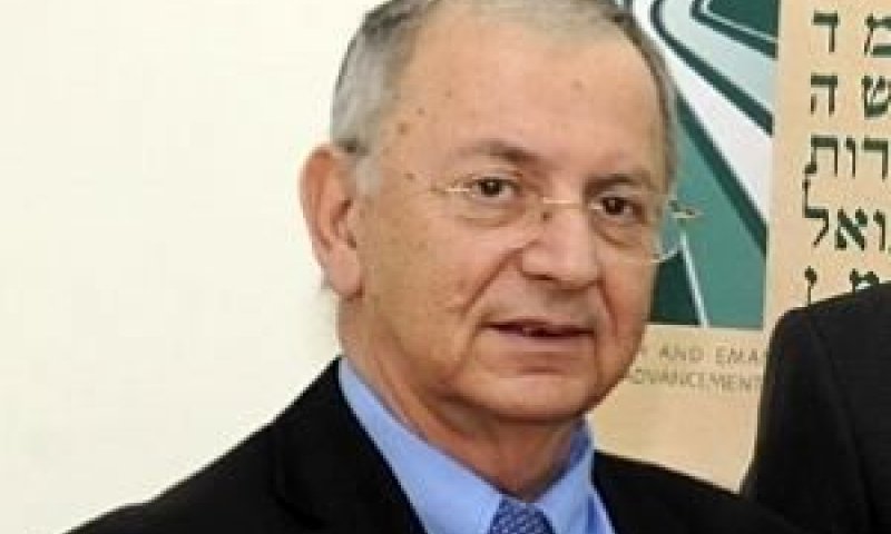 פרופ' קוה. יישאר השליט הכל יכול