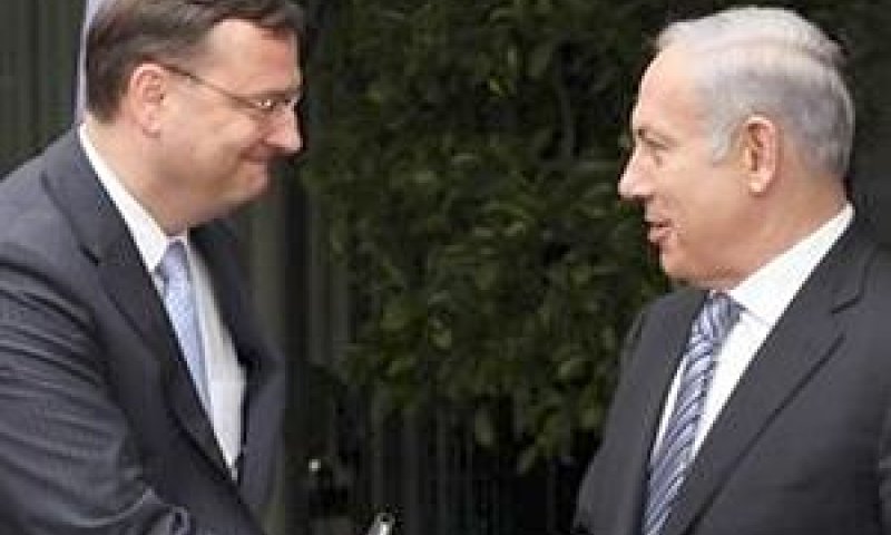 בנימין נתניהו עם עמיתו פטר נקס, ראש ממשלת צ'כיה [צילום: AP]