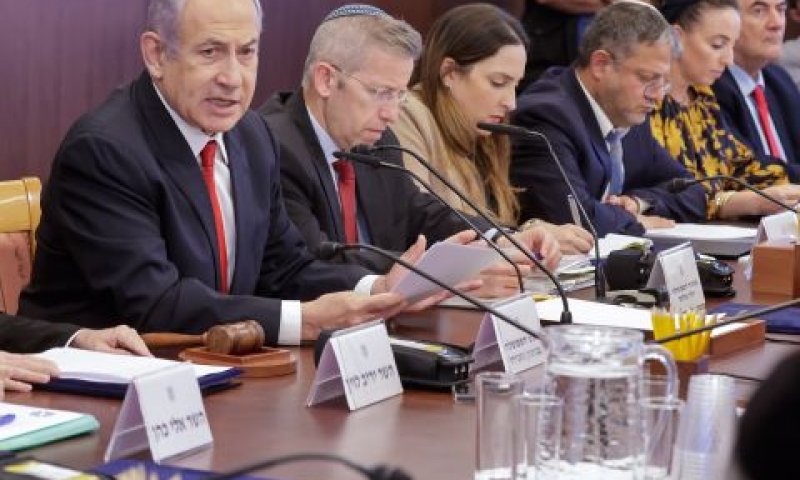 מים בקנקן בישיבת הממשלה [צילום: מארק ישראל סלם/פול פלאש 90]