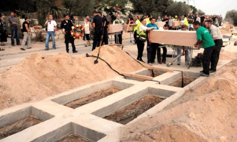 הלווית המשפחה אמש [צילום: פלאש 90]