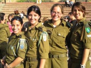 חיילות דתיות בפרויקט אלומה