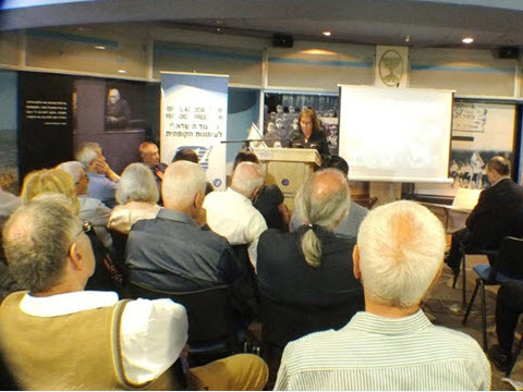 עיתונאים בני משפחה וחברים [צילום: יגאל יששכרוב]