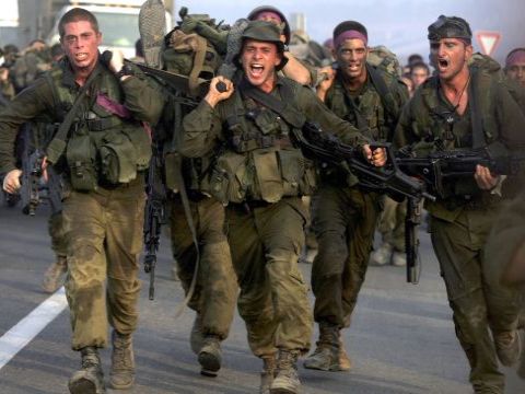 שרים בשביל המוראל [צילום: פלאש 90]