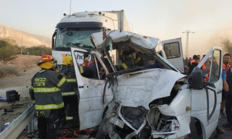 זירת התאונה הקשה בצומת פצאל [צילום: שירותי כיבוי אש]