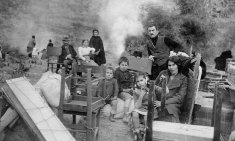 מגורשי תל אביב בראש העין, 1917 [צילום: הארכיון הציוני המרכזי]