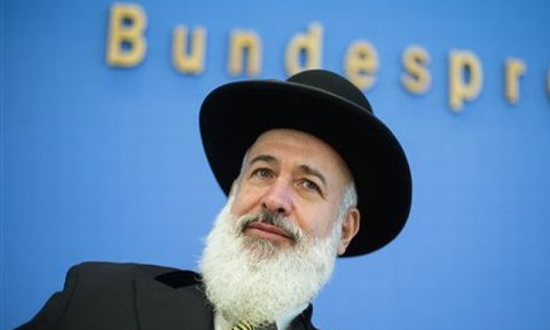 הרב מצגר. כבודה של הרבנות [צילום: AP]