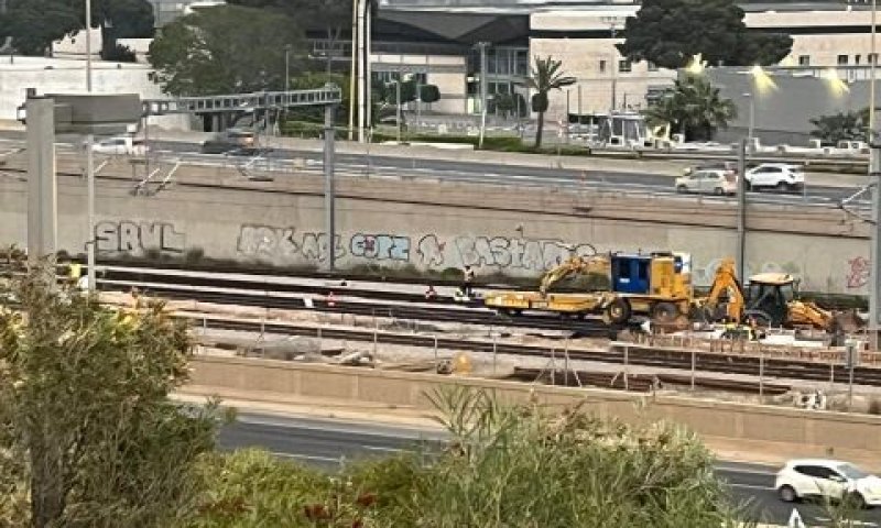 עבודות הרכבת בשבת [צילום: נוכרי, באדיבות בחדרי חרדים]