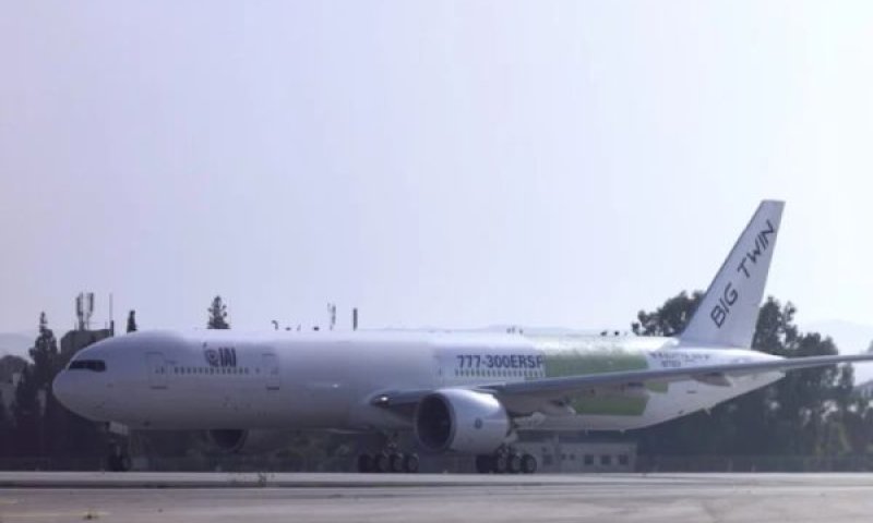 המטוס B777-300ERSF [צילום: תע"א]